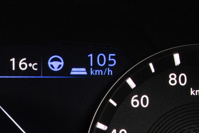 05（車種は日産スカイライン・ハイブリッド仕様）