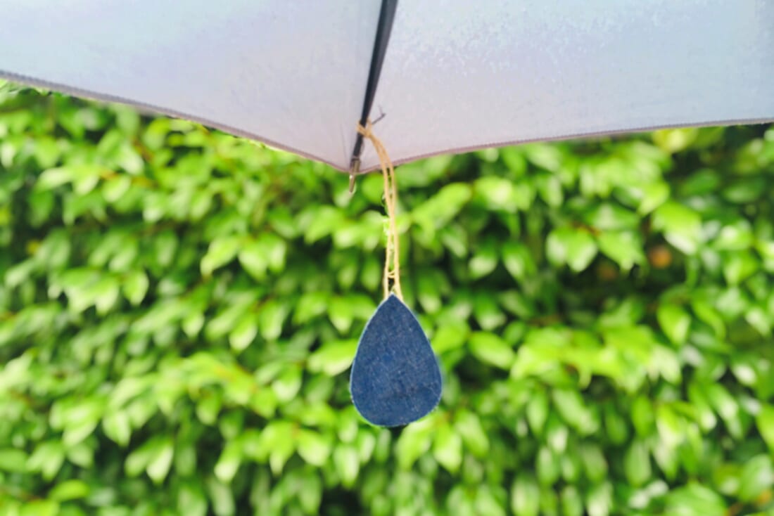 アイロン接着で 傘ぴったん 雨の日に子どもをクルマに乗せるときのアイデアグッズ 暮らしとくるま