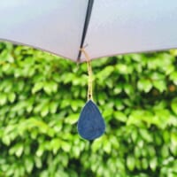 雨の日に濡れないためには クルマの乗り降り方法と運転便利グッズ 暮らしとくるま 雨の日に濡れないためには クルマの乗り降り方法と運転便利グッズ 暮らしとくるま