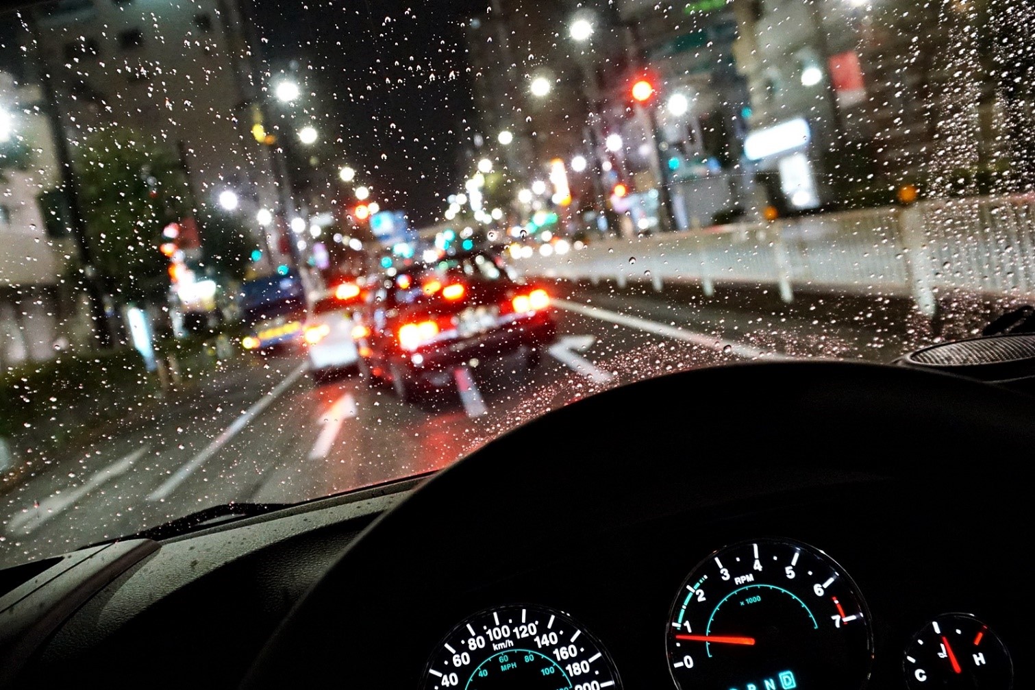 車用バイザースクリーンで 対向車のライトや日差しのまぶしさを抑える 暮らしとくるま 車用バイザースクリーンで 対向車のライトや日差しのまぶしさを抑える 暮らしとくるま