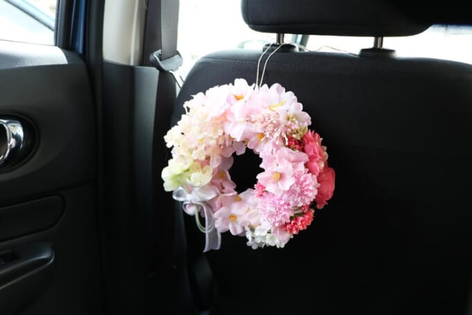 クルマの中でも春を感じる手づくりの 桜のリース 暮らしとくるま クルマの中でも春を感じる手づくりの 桜のリース 暮らしとくるま
