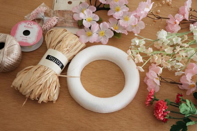 クルマの中でも春を感じる手づくりの 桜のリース 暮らしとくるま クルマの中でも春を感じる手づくりの 桜のリース 暮らしとくるま