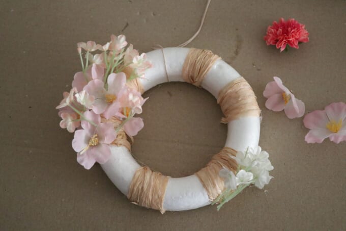 クルマの中でも春を感じる手づくりの 桜のリース 暮らしとくるま クルマの中でも春を感じる手づくりの 桜のリース 暮らしとくるま