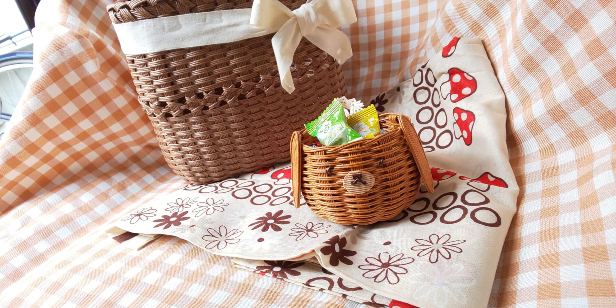 便利でかわいい収納インテリア！ クラフトバンドでつくる「わんこカゴ