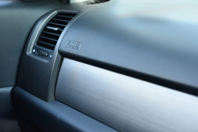 The airbag on the driver's side is next to the air vent.
