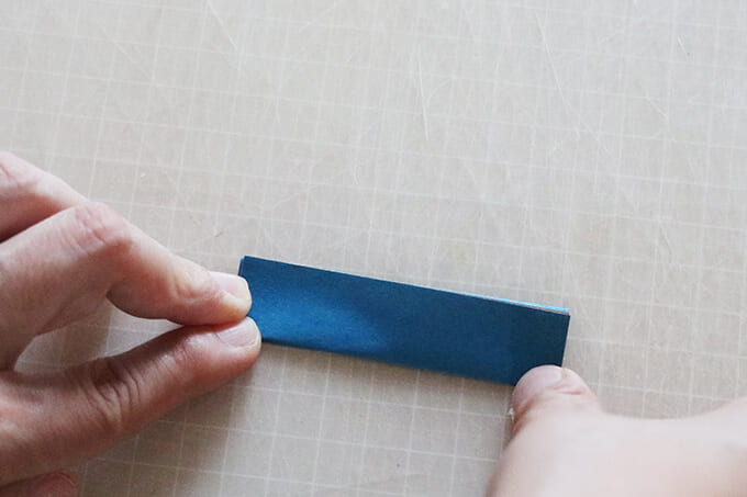 07_貝飾り＿半分に折る04